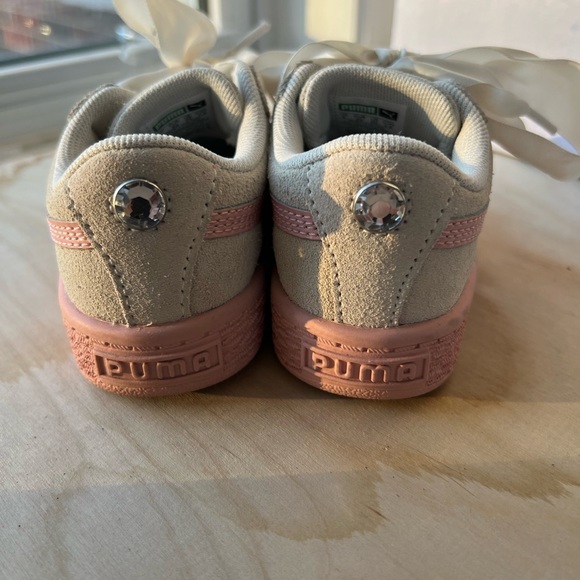 Puma Kids White and Pink Sneakers with Bows - Picture 4 of 7